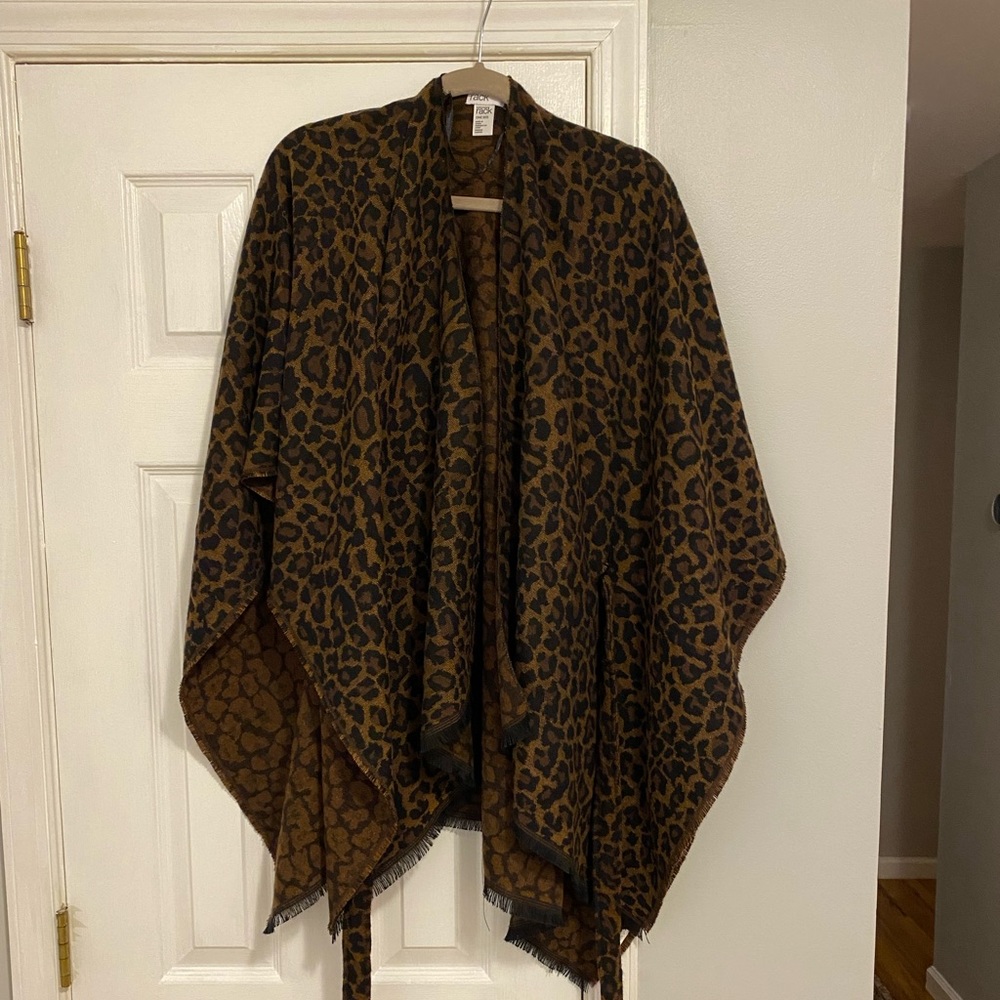 Cheetah print tie wrap/shawl